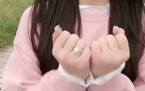 网红吃瓜被骂视频,网友热议道德底线 第1张 网红吃瓜被骂视频,网友热议道德底线 第1张